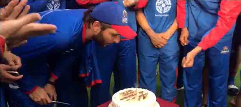 بوم بوم 38 برس کے ہوگئے، کراچی کنگز کے ساتھ سالگرہ منائی