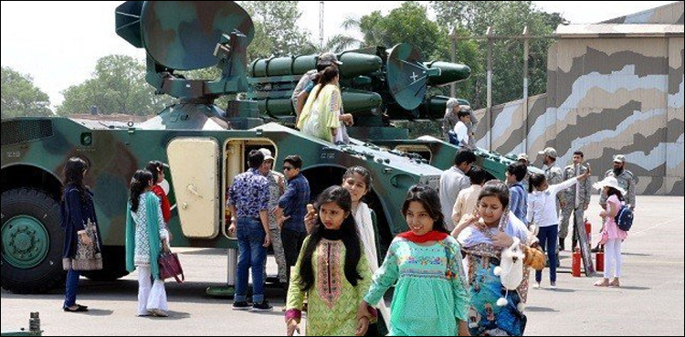 ورلڈ تھیلیسیمیا ڈے، پاک فضائیہ کی موذی مرض میں مبتلا بچوں کو بیسز کی سیر کی دعوت