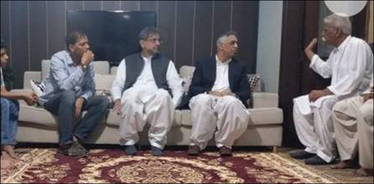 وزیراعظم خاقان عباسی کی سبیکا شیخ کے گھر جاکر اہل خانہ سے تعزیت