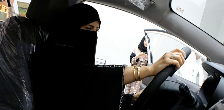 سعودی عرب: خواتین کے ڈرائیونگ سے متعلق تمام تیاریاں مکمل کر لی گئیں