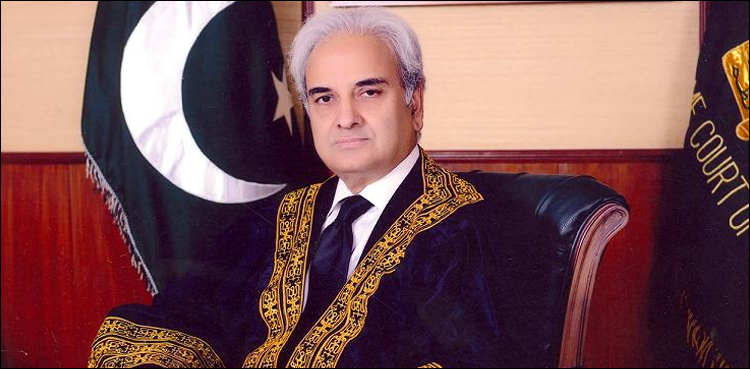 نگراں وزیر اعظم شاہانہ پروٹوکول کے ساتھ سوات پہنچ گئے، والد کی قبرپر فاتحہ خوانی