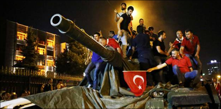 ترکی: ناکام فوجی بغاوت میں ملوث 104 فوجی افسران کو عمر قید کی سزا