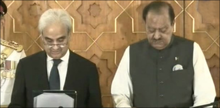 جسٹس (ر) ناصر الملک نے بطور نگراں وزیر اعظم عہدے کا حلف اٹھا لیا