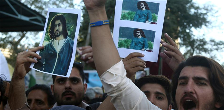 راؤ انوار کو پھانسی دو، نقیب کے لواحقین کا مطالبہ