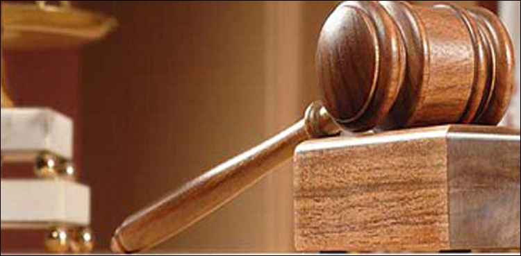 جج کو کمرے میں تالا لگا کر بند کردیا گیا