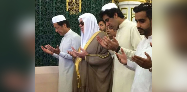 عمران خان نے رمضان کی27ویں شب مسجد نبوی  ﷺ  میں عبادت میں گزاری