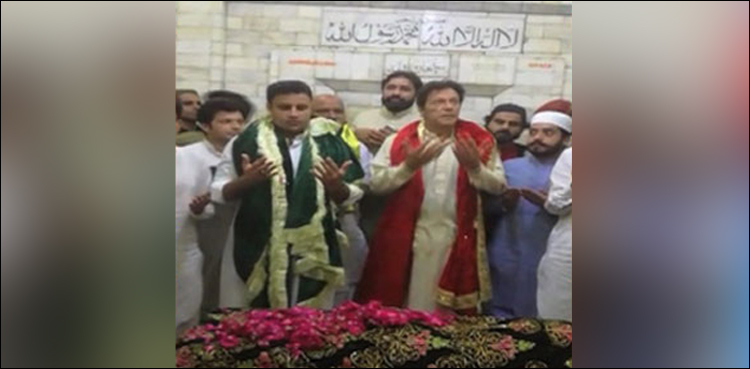 عمران خان کی اہلیہ کے ہمراہ درگاہ بابا فرید پرحاضری