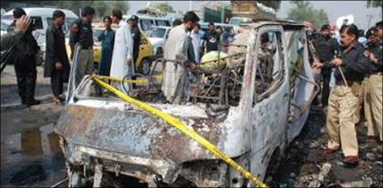 کوہاٹ: انڈس ہائی وے پرکوچ میں آگ لگنے سے 5 افراد جاں بحق