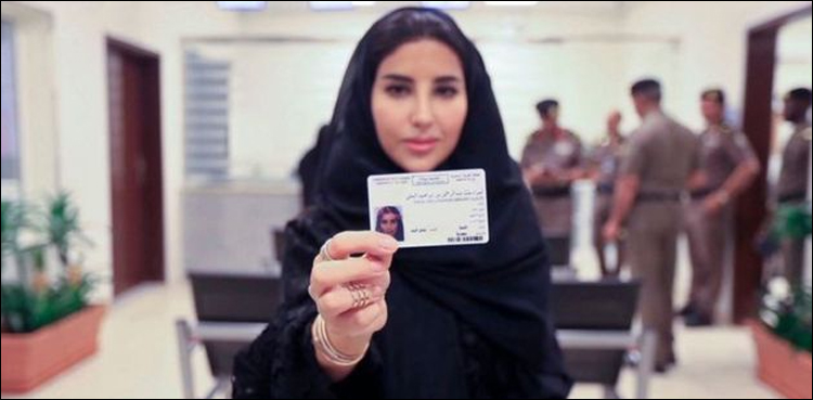 سعودی عرب میں 10 خواتین نے ڈرائیونگ لائسنس حاصل کرلیا