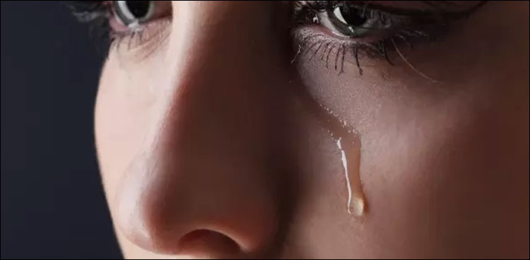 کیا ہمارے آنسو واقعی نمکین ہوتے ہیں؟