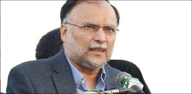عمران خان عوام کو بیوقوف بنا رہے ہیں، احسن اقبال