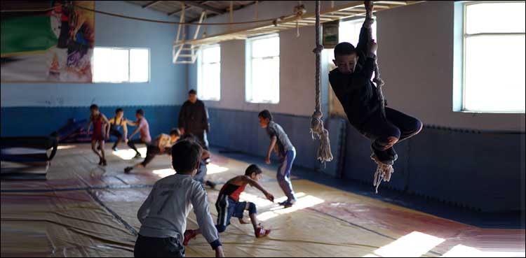خود کش دھماکے کے بعد بچوں کا افغان ریسلنگ کلب دوبارہ کھل گیا