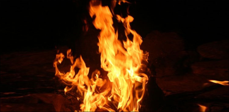 بیوی کو آگ سے بچاتے ہوئے شوہر نے جان دیدی
