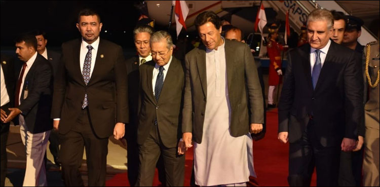 مہاتیرمحمد تین روزہ دورے پر پاکستان پہنچ گئے، وزیر اعظم نے استقبال کیا