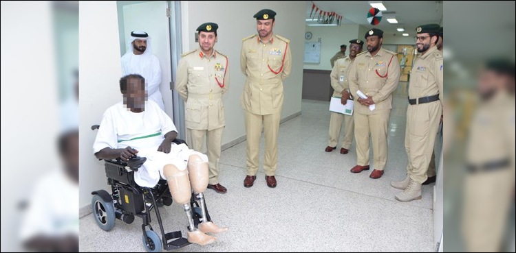 دبئی پولیس کا معذور قیدی کو مصنوعی ٹانگیں اور الیکٹرک ویل چیئر کا تحفہ