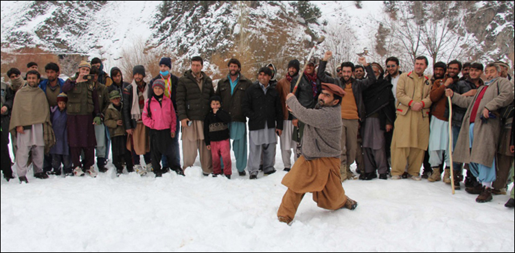 وادی کالاش میں کھیلا جانے والا منفرد سنو ہاکی
