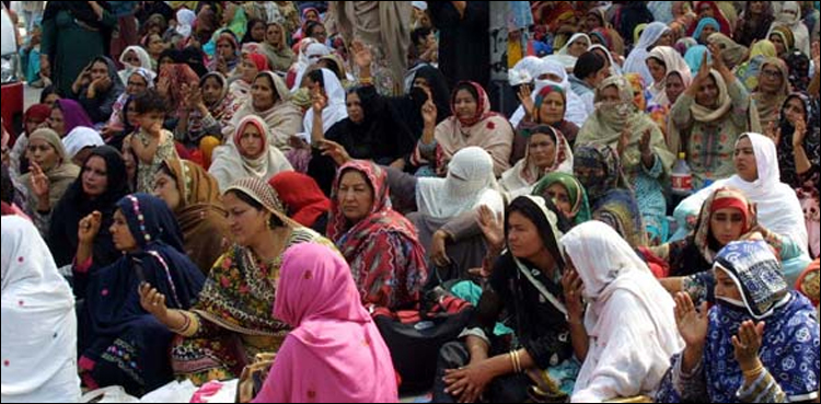 لاہور: لیڈی ہیلتھ ورکرز کا دھرنا تیسرے روز میں‌ داخل، مذاکرات ناکام