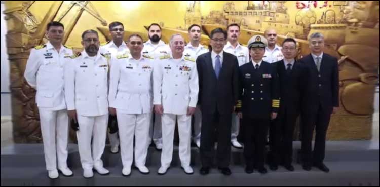 سربراہ پاک بحریہ کا چینی شپ یارڈز کا دورہ
