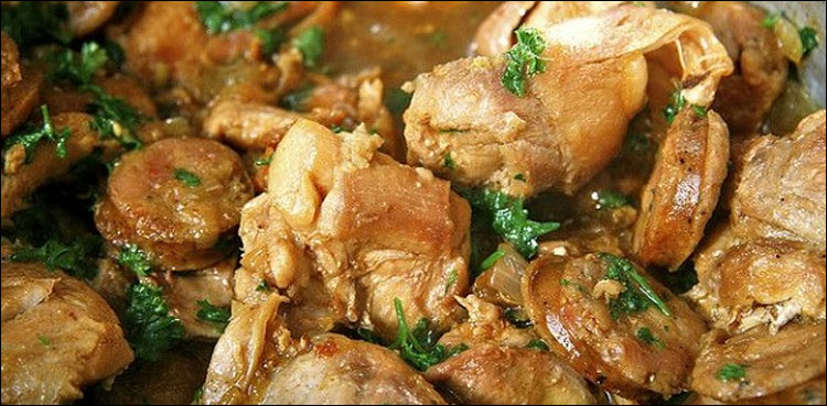 آج کھانے میں مزیدار اسٹو گارلک چکن تیار کریں