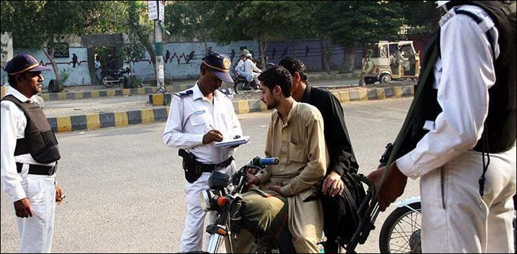 کراچی، ٹریفک قوانین کی خلاف ورزی، تین ماہ میں 8 لاکھ 39 ہزار چالان