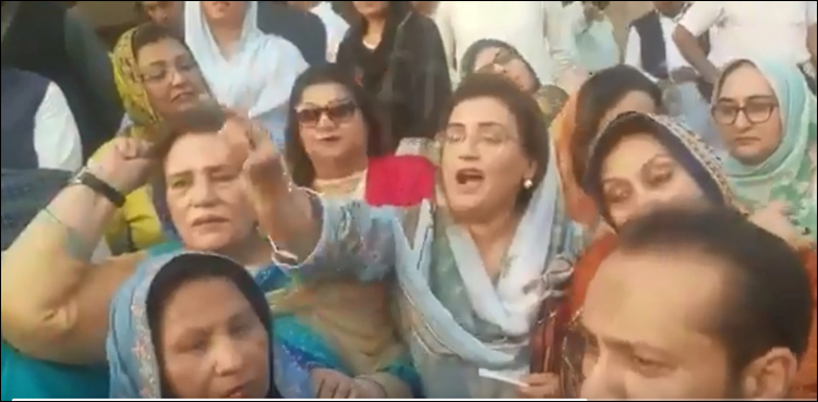 لاہور: عظمیٰ بخاری کی زبان پھسل گئی، گو نواز گو کہہ ڈالا