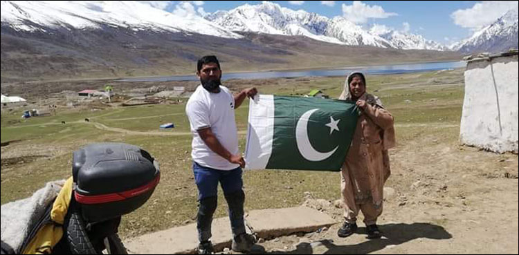 بائیک رائیڈر ماں بیٹا