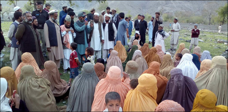 بجلی کے حصول کی خاطرچترال کی خواتین پہلی بارسڑکوں پر نکل آئیں
