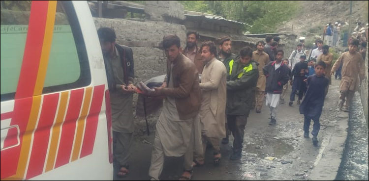 چترال میں پہاڑی تودہ مکان پر آگرا، تین جاں بحق