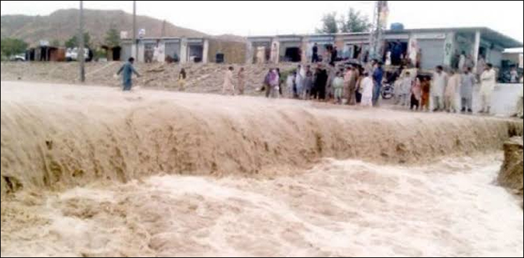 سیلابی ریلے میں پھنسے بچوں سمیت چھ افراد کو ایف سی اور انتظامیہ نے بحفاظت نکال لیا