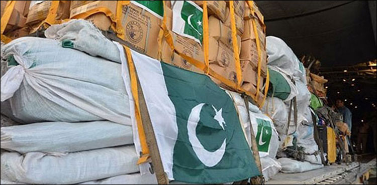 پاکستانی سی ون تھرٹی طیارہ سیلاب زدگان کیلئے امدادی سامان لے کرایران  پہنچ گیا
