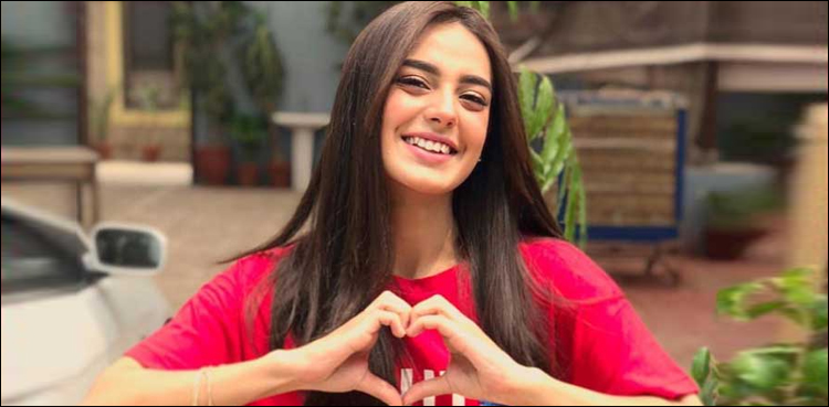 ’میں آپ سے بہت پیار کرتی ہوں‘ اقرا عزیز والدہ کی شکر گزار