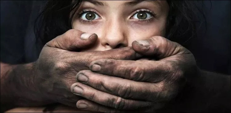 چودہ سالہ بچی کی عدم بازیابی کے خلاف والدین کا خودسوزی کرنے کا اعلان