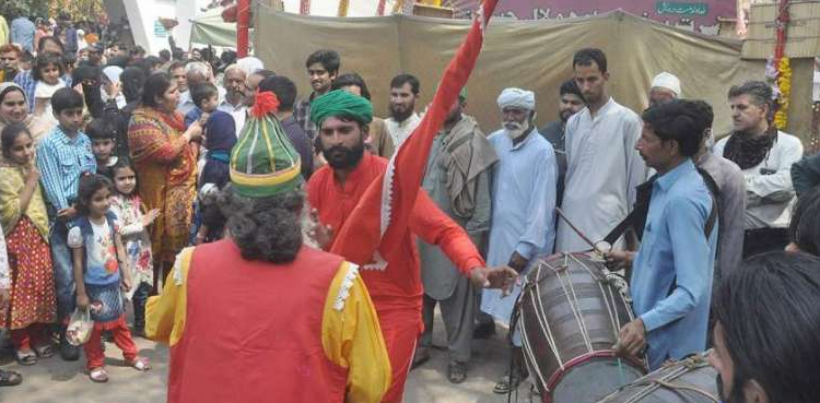 صوفی بزرگ مادھو لعل حسینؒ کا عرس، زائرین کا دھمال کے ذریعے عقیدت کا اظہار