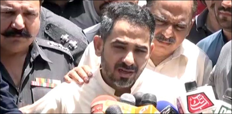 دارالصحت اسپتال انتظامیہ کی عدم گرفتاری پر جوہر موڑ پر دھرنا، مطالبات کی منظوری کا مطالبہ