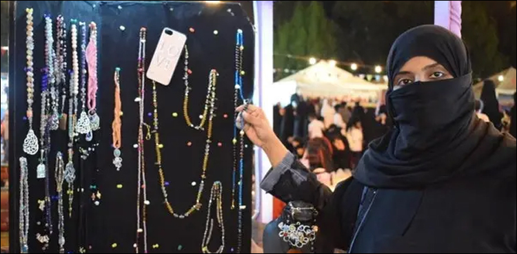تسبیح سازی کے فن نے سعودی خاتون کو شہرت کی بلندیو ں پر پہنچا دیا