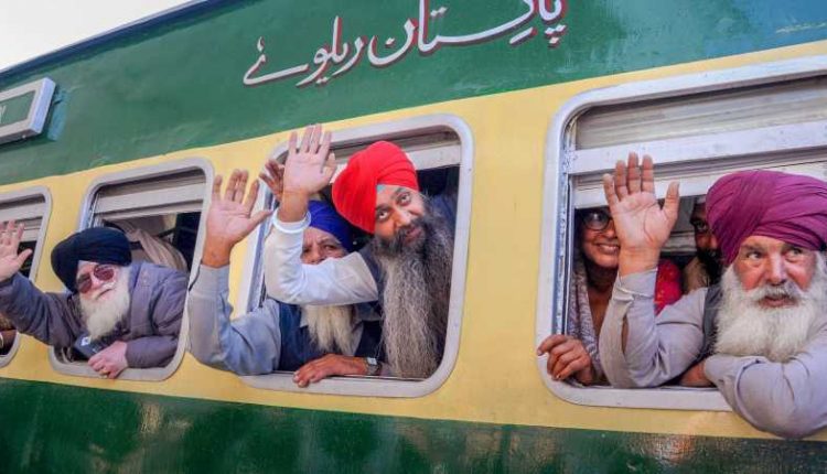 بیساکھی میلہ ختم،سکھ یاتری خوشگواریادیں لیے بھارت واپس روانہ