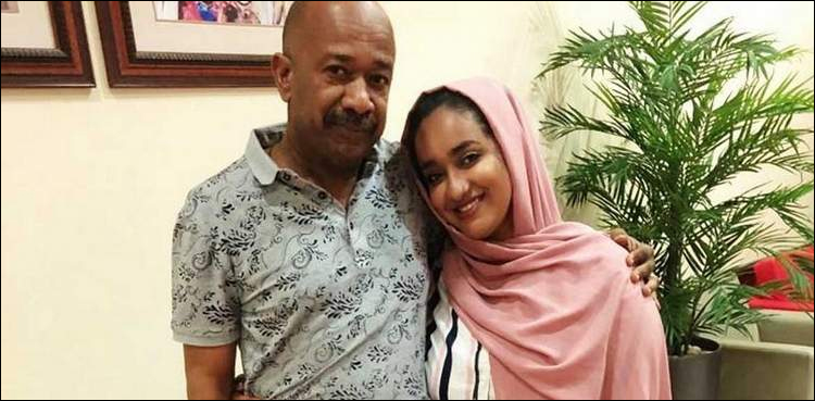 طالبہ نے 10 لاکھ امریکی ڈالر کی انعامی رقم اپنے والد کو تحفے میں‌ دے دی