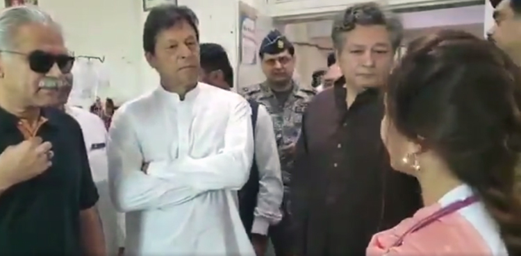 وزیراعظم کا اسپتال کا اچانک دورہ، والدین نے اپنے نومولود بچے کا نام ’عمران خان‘ رکھ دیا