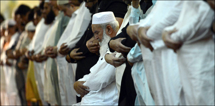 ماہ رمضان آتے ہی مساجد کی رونقوں میں اضافہ، پہلی تراویح کی ادائیگی