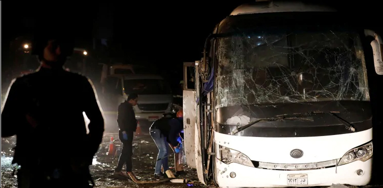 مصر میں سیاح دہشت گردوں کے نشانے پر، بس حملے میں 17 افراد زخمی