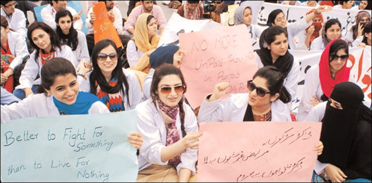 پنجاب میں ینگ ڈاکٹرز کی ہڑتال کا دسواں روز