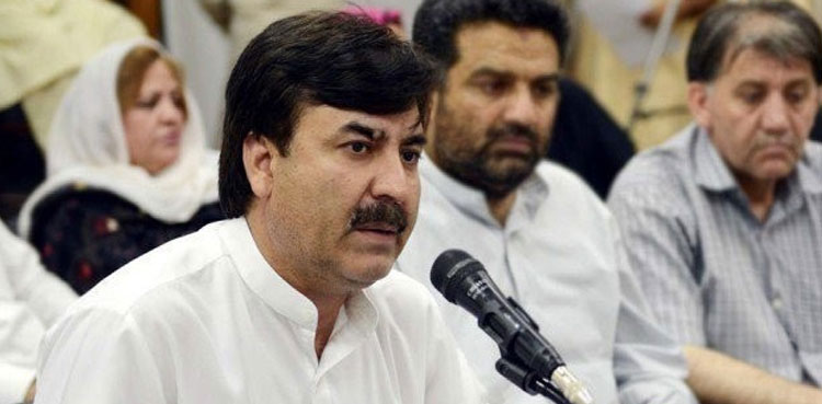 عبایا لازمی قراد دینے کا معاملہ، نوٹی فکیشن واپس لینے کا حکم دے دیا ہے: شوکت یوسفزئی