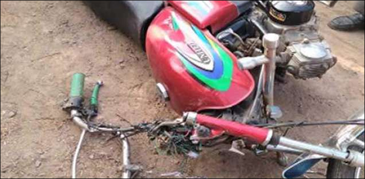فیصل آباد: ٹرک کی زد میں آکر3 نوجوان جاں بحق