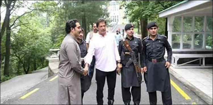 وزیراعظم عمران خان کی  فیملی کے ہمراہ  پر فضا سیاحتی مقام نتھیا گلی آمد