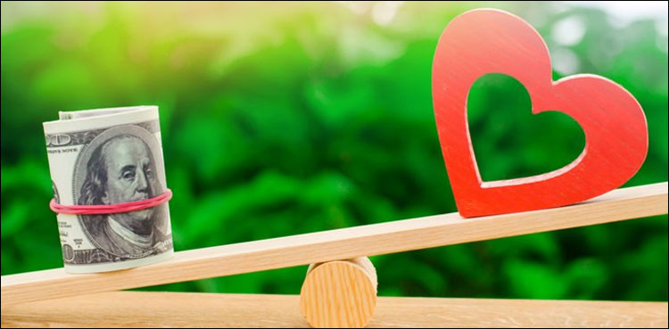 دولت زیادہ اہم ہے یا محبت؟