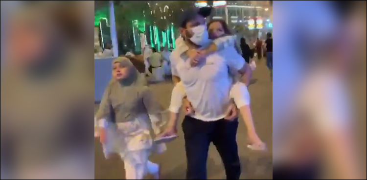 اسٹارکرکٹر شاہد آفریدی کی بیٹیوں کے ہمراہ عمرے کی ادائیگی