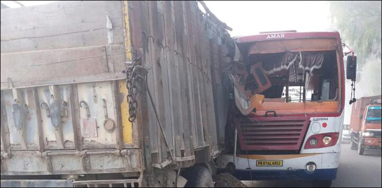 جھارکھنڈ بس حادثے میں 11 افراد ہلاک، 22 زخمی