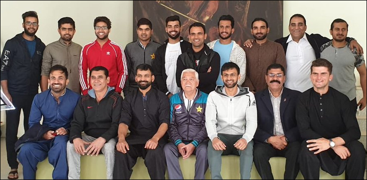 پاکستانی کرکٹرز نے انگلینڈ میں عید منائی، قوم کو عید کی مبارک باد