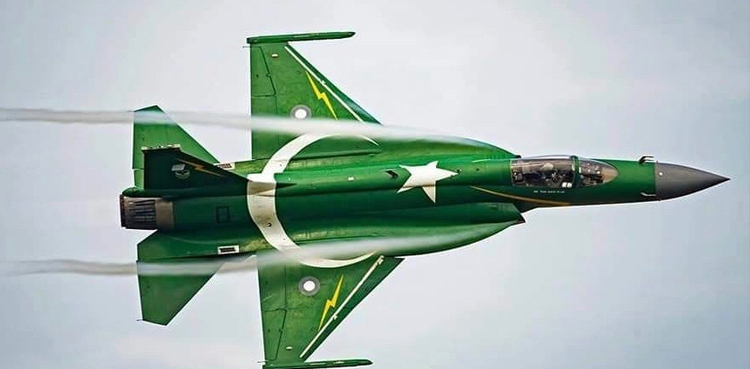 پیرس ایئر شو میں پاکستانی طیارے جے ایف 17 تھنڈر نے سحرطاری کردیا