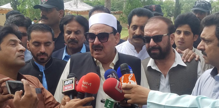 ملکی تاریخ میں پہلی بارعید پر20 لاکھ مسافروں نے ریلوے پرسفرکیا، شیخ رشید